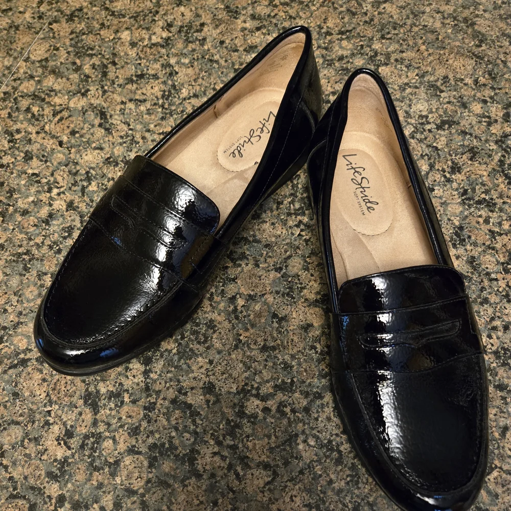 Life Stride Black Patent Leather Flats - Picture 3 of 4